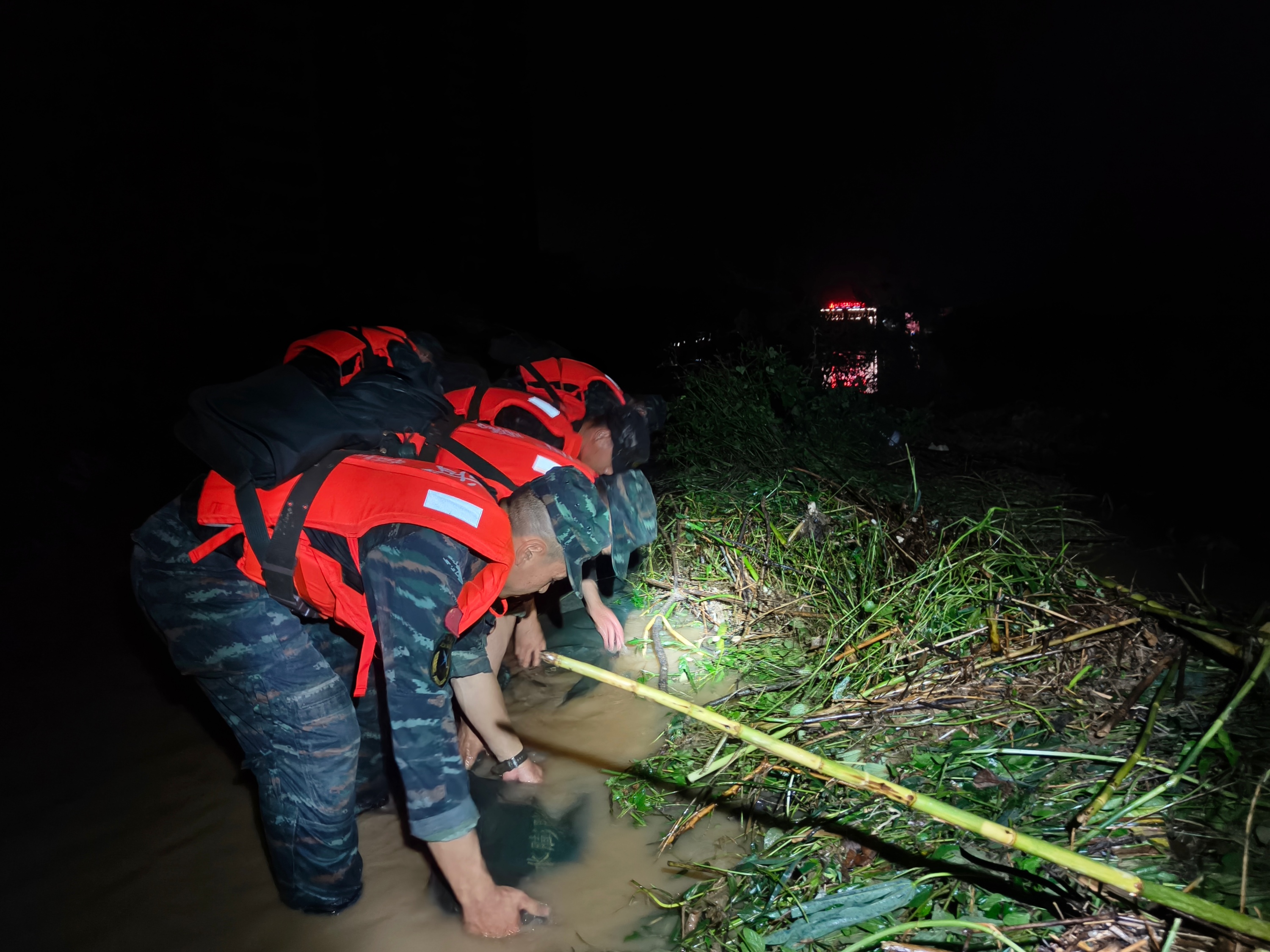 武警廣東總隊(duì)潮州支隊(duì)官兵開展防洪搶險(xiǎn)救災(zāi)工作。武警廣東總隊(duì)供圖